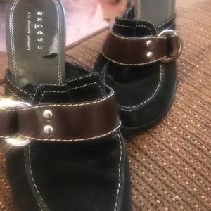 Sleek Black & Brown Axcess Mules